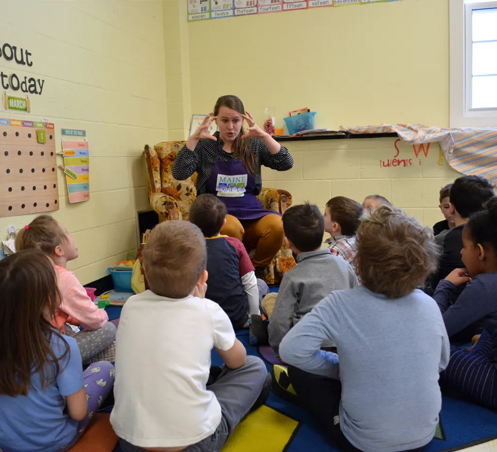 a u n e student teaches a snap-ed youth class