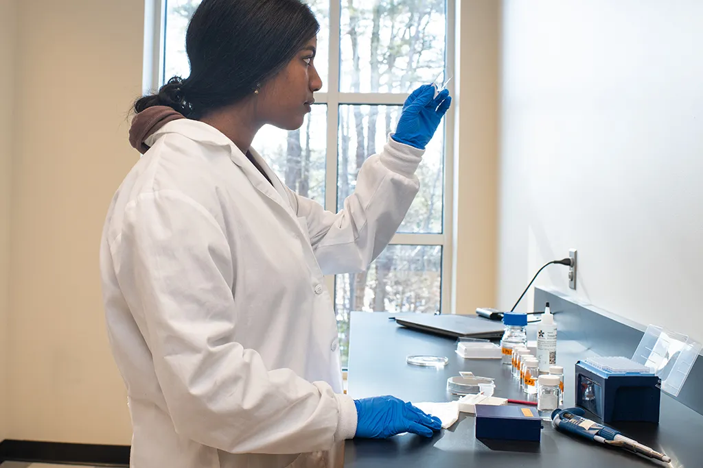 A student works in the neuroscience lab