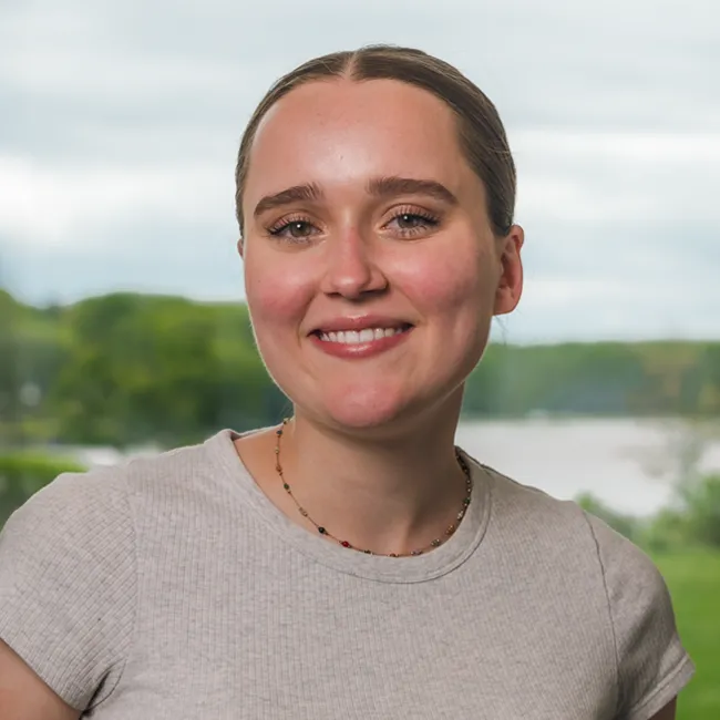 Headshot of Isabel Ryan