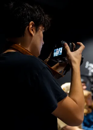 A student takes photos with a DSLR