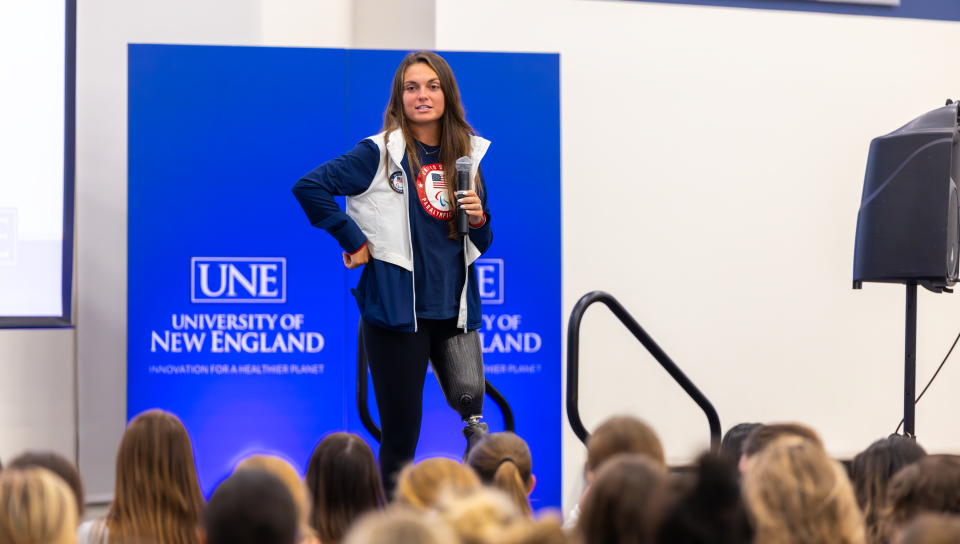 Para athlete Noelle Lambert shared her story with more than 300 UNE students. 