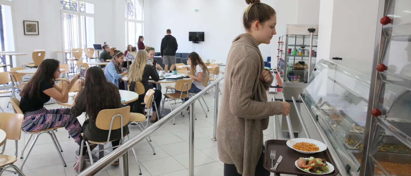 Students eating lunch at UNE Morocco cafeteria