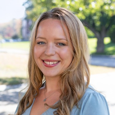 Headshot of Elizabeth LaFlamme