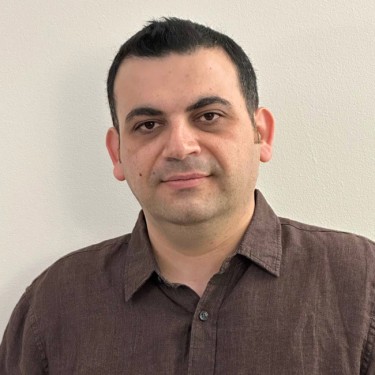 Headshot of Vahid Hashemi